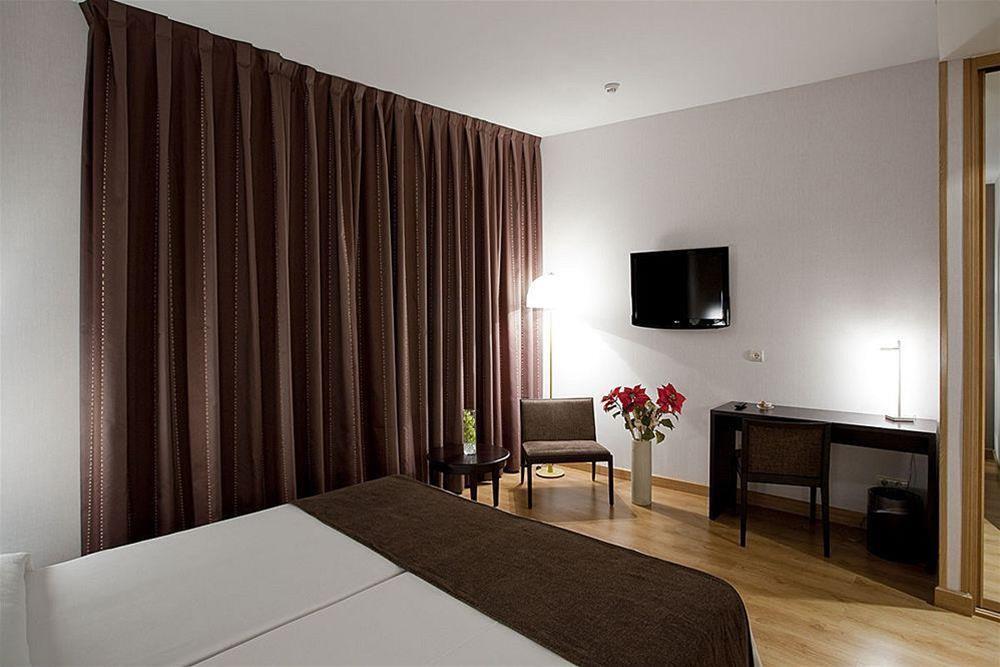 Hostal Carlos III Getafe Exterior photo